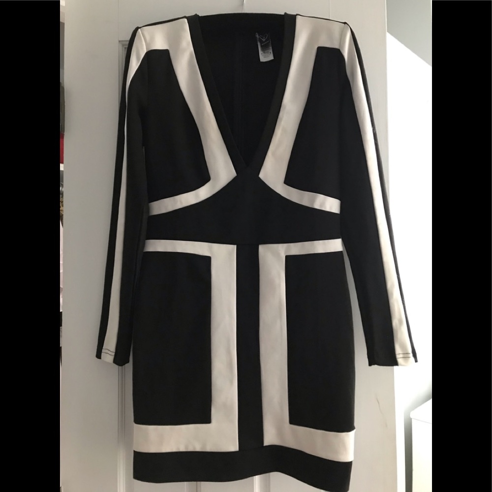 🖤🤍Long sleeved color block dress 🖤🤍